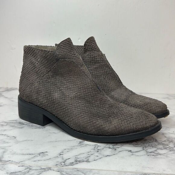 Eileen Fisher Tuck Snakeskin Textured Leather Ankle Boots Booties 9 - Picture 1 of 5